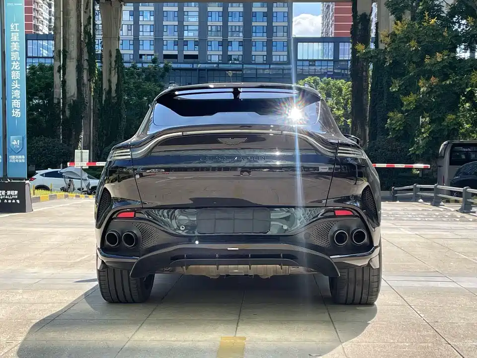 Aston Martin DBX
