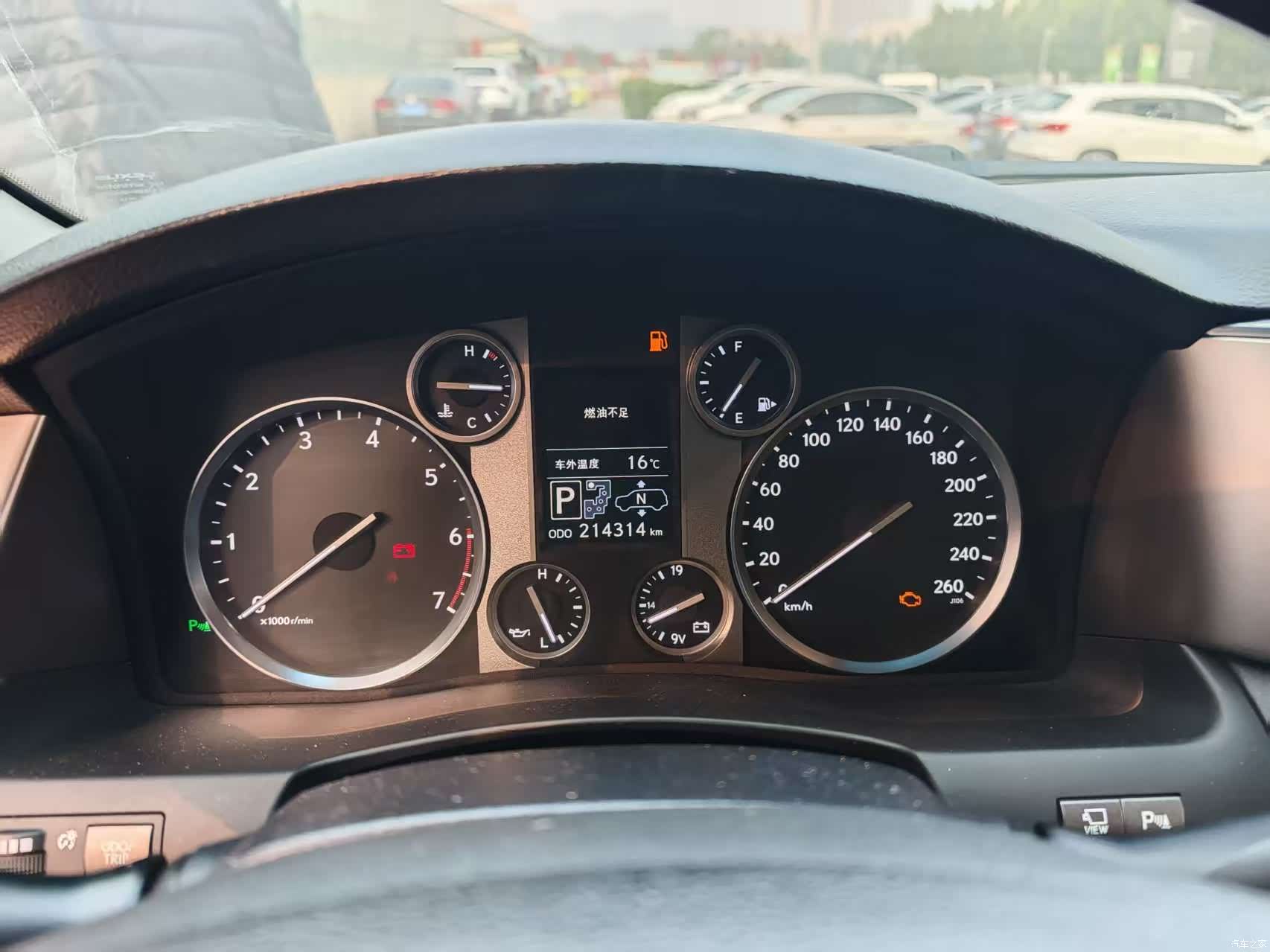 Lexus LX, 2015 11