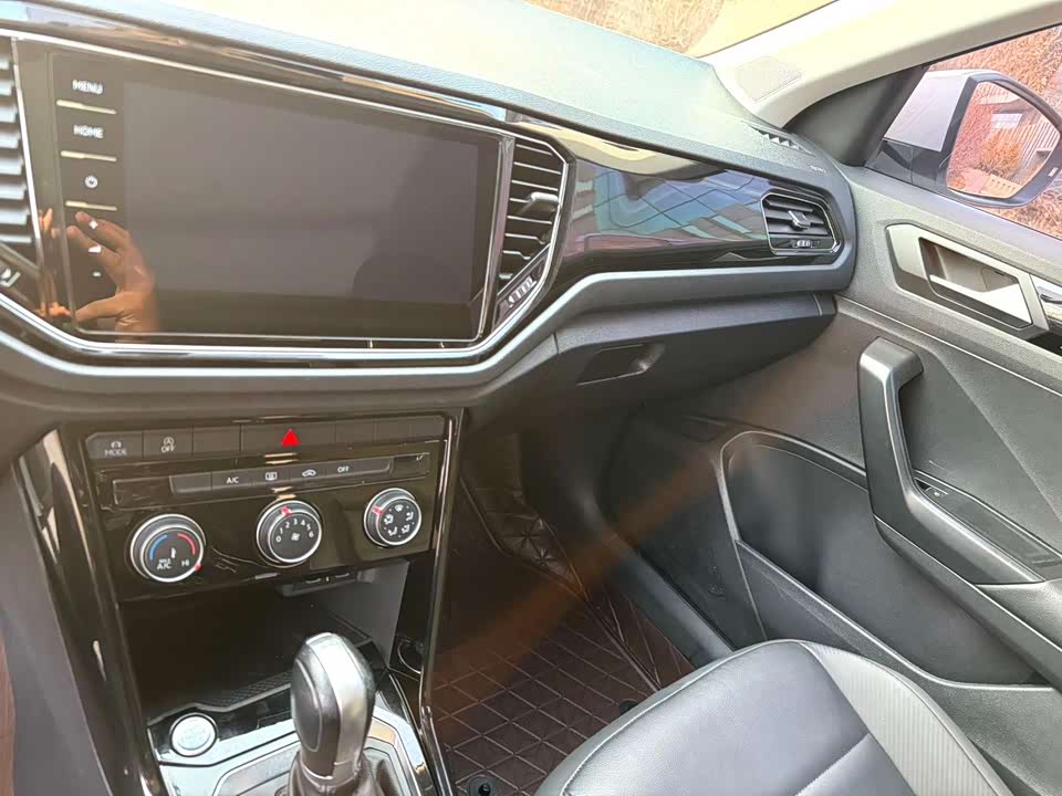 Volkswagen T-ROC exploring Songs