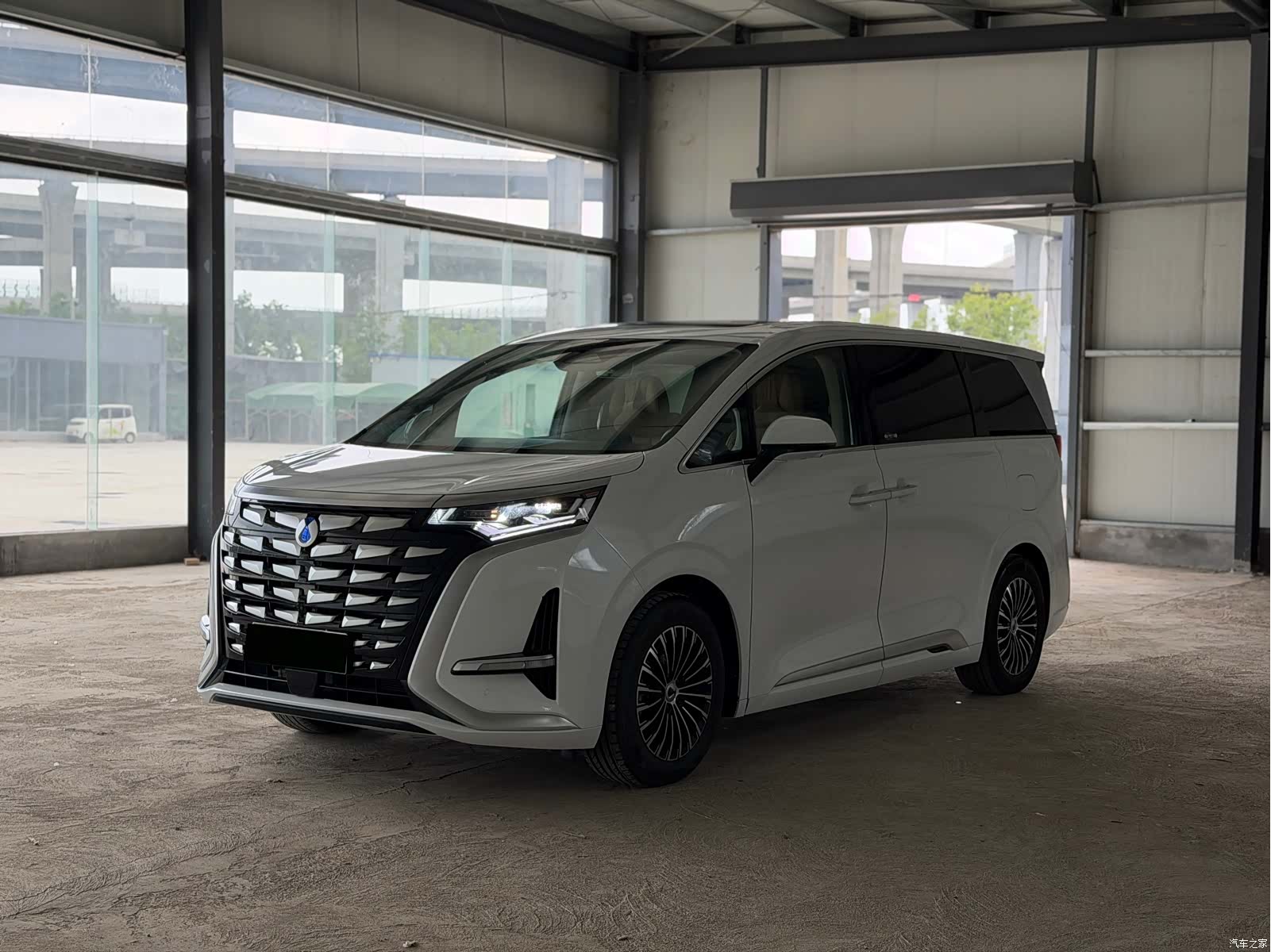 Denza D9