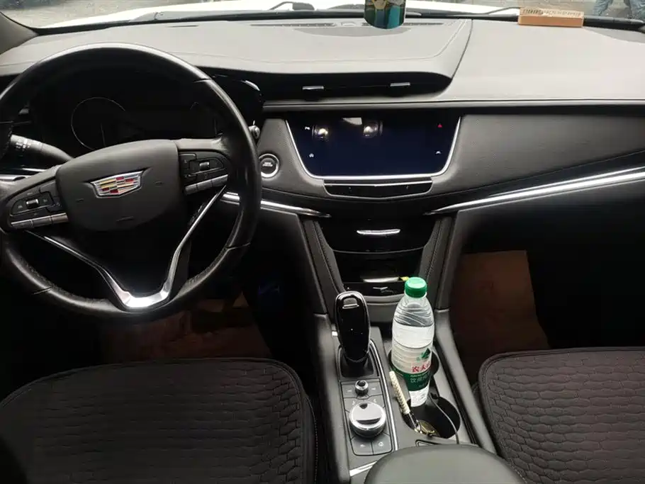 Cadillac XT6