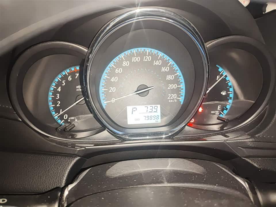 Toyota YARiS L to enjoy