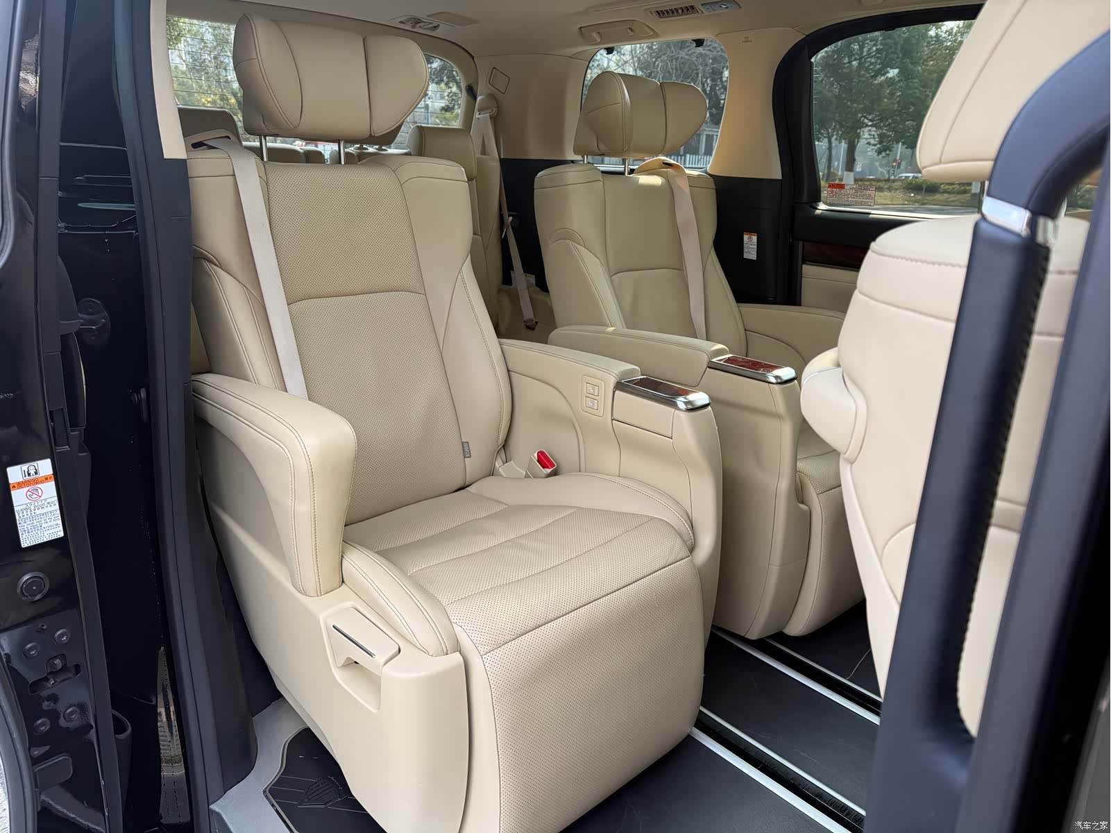 Toyota Alphard, 2017 11