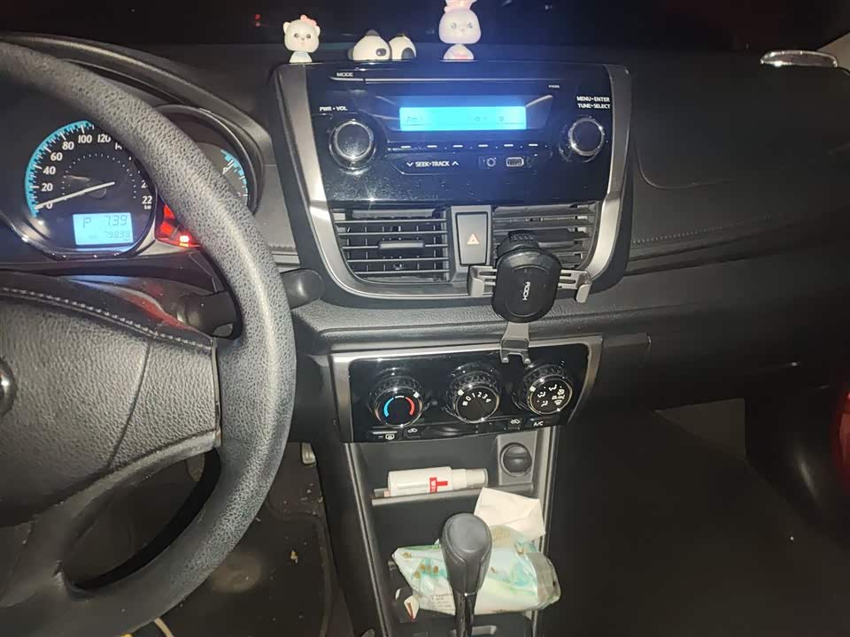 Toyota YARiS L to enjoy