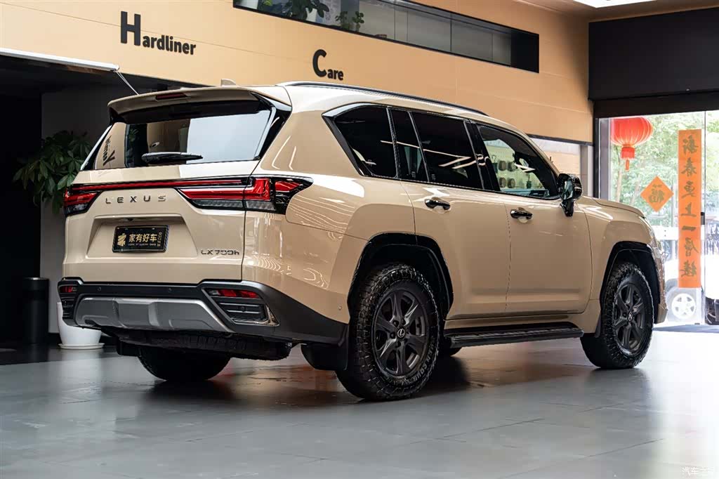 Lexus LX, 2025 4