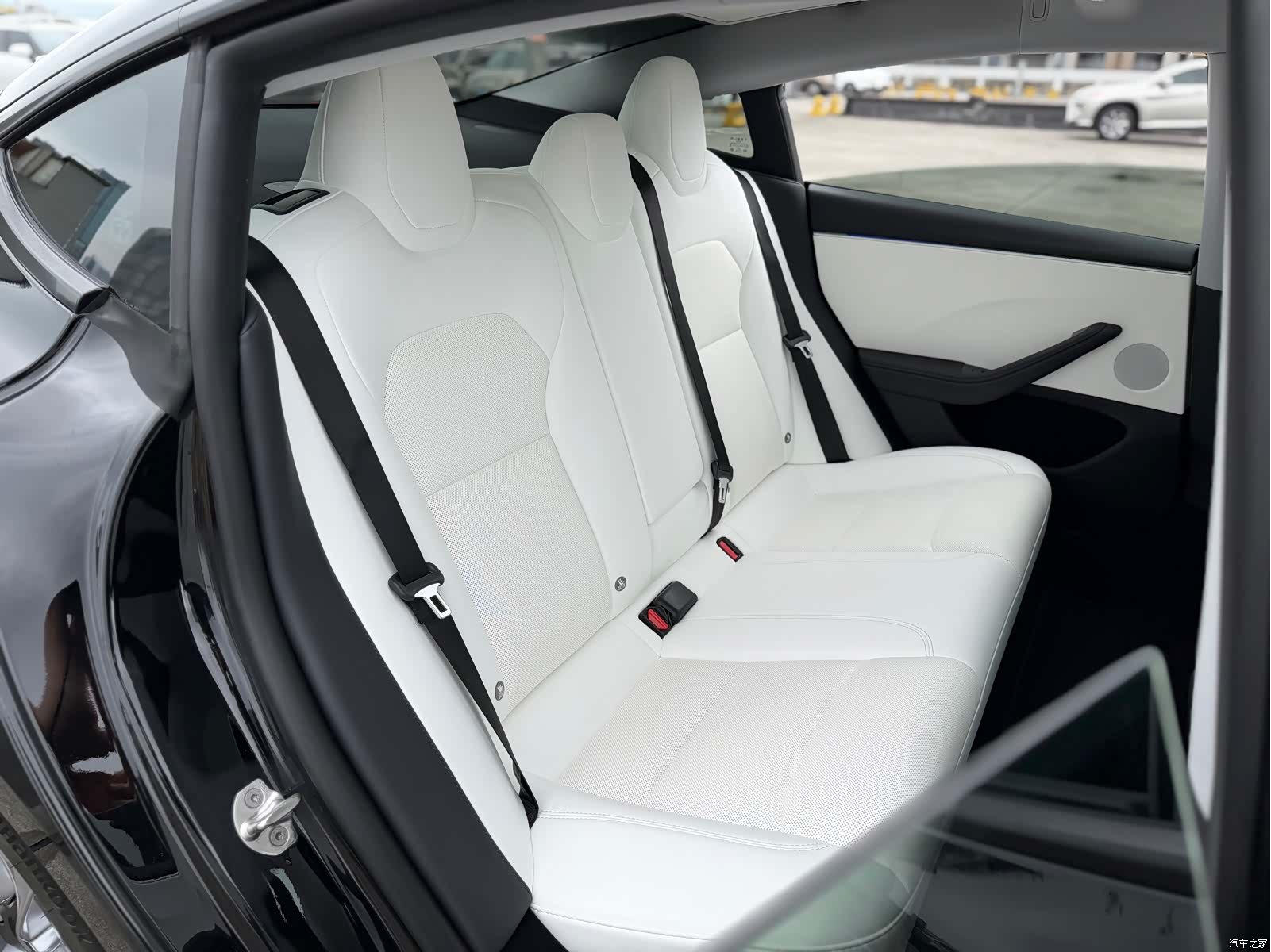 Tesla Model 3, 2024 19