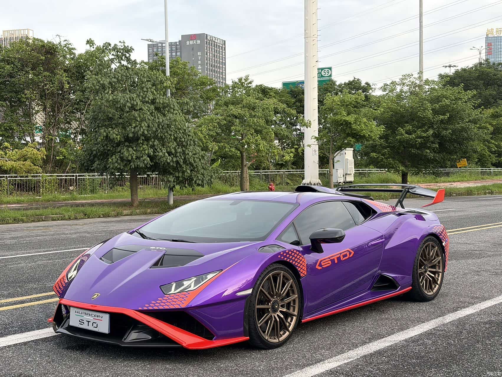 Lamborghini Huracán, 2023 все фото
