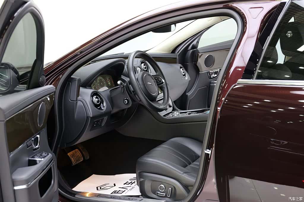 Jaguar XJ, 2019 6