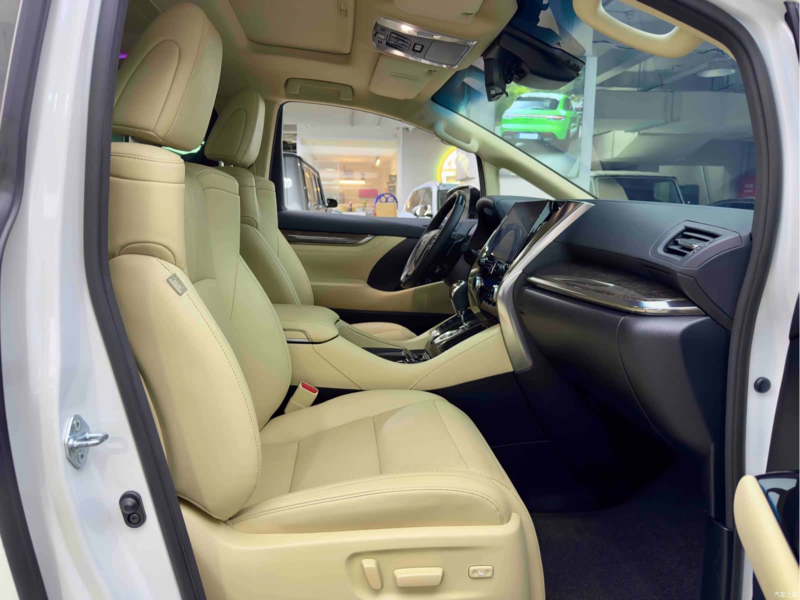 Toyota Vellfire, 2022 24