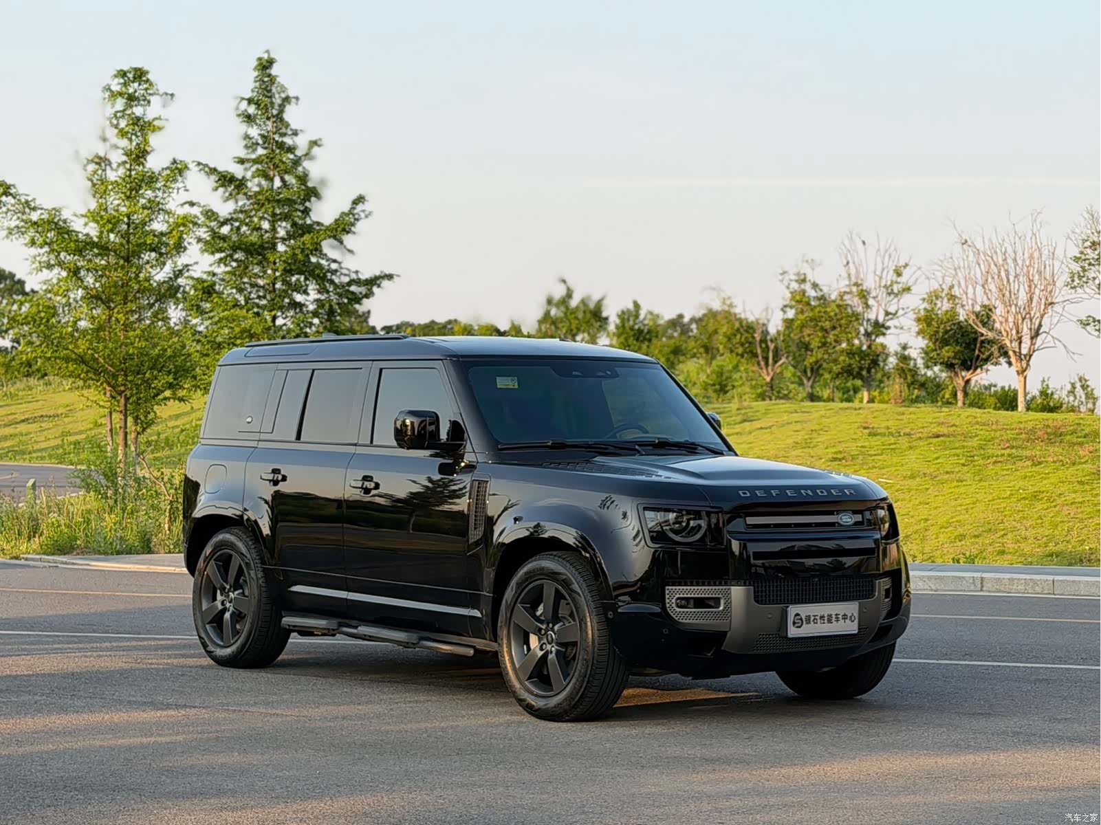 Land Rover Defender, 2024 3