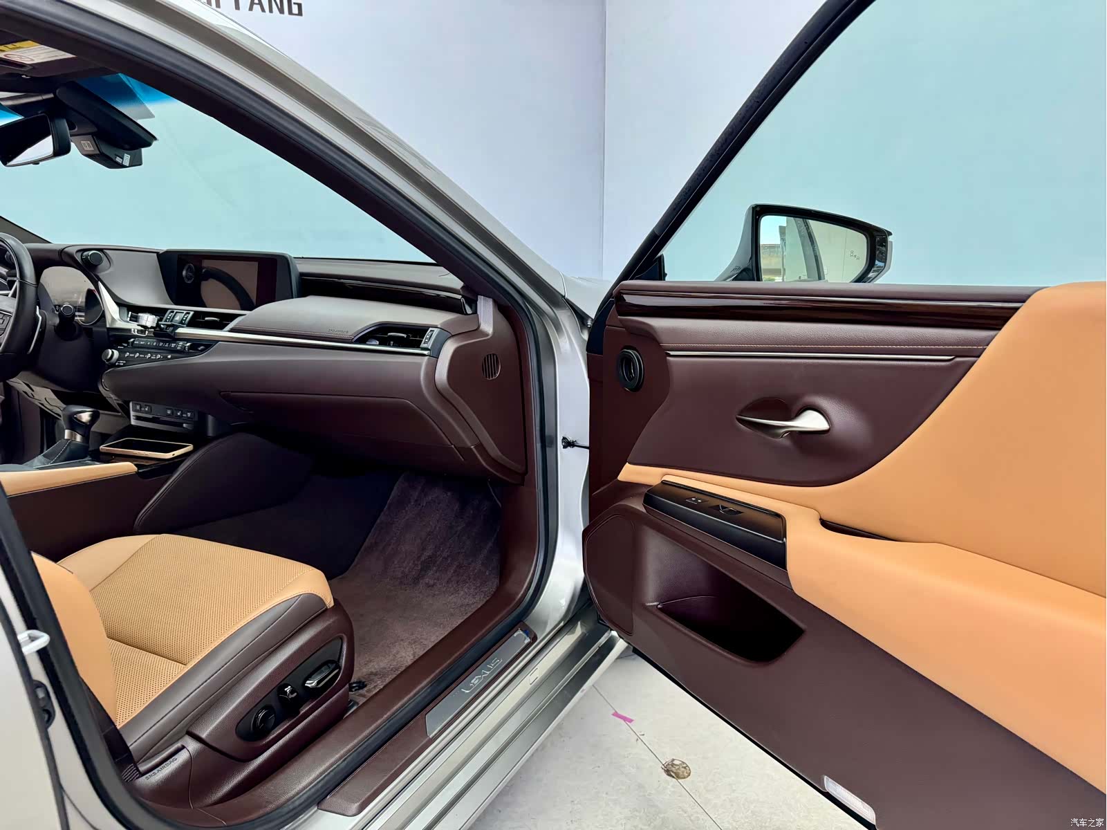 Lexus ES, 2021 13