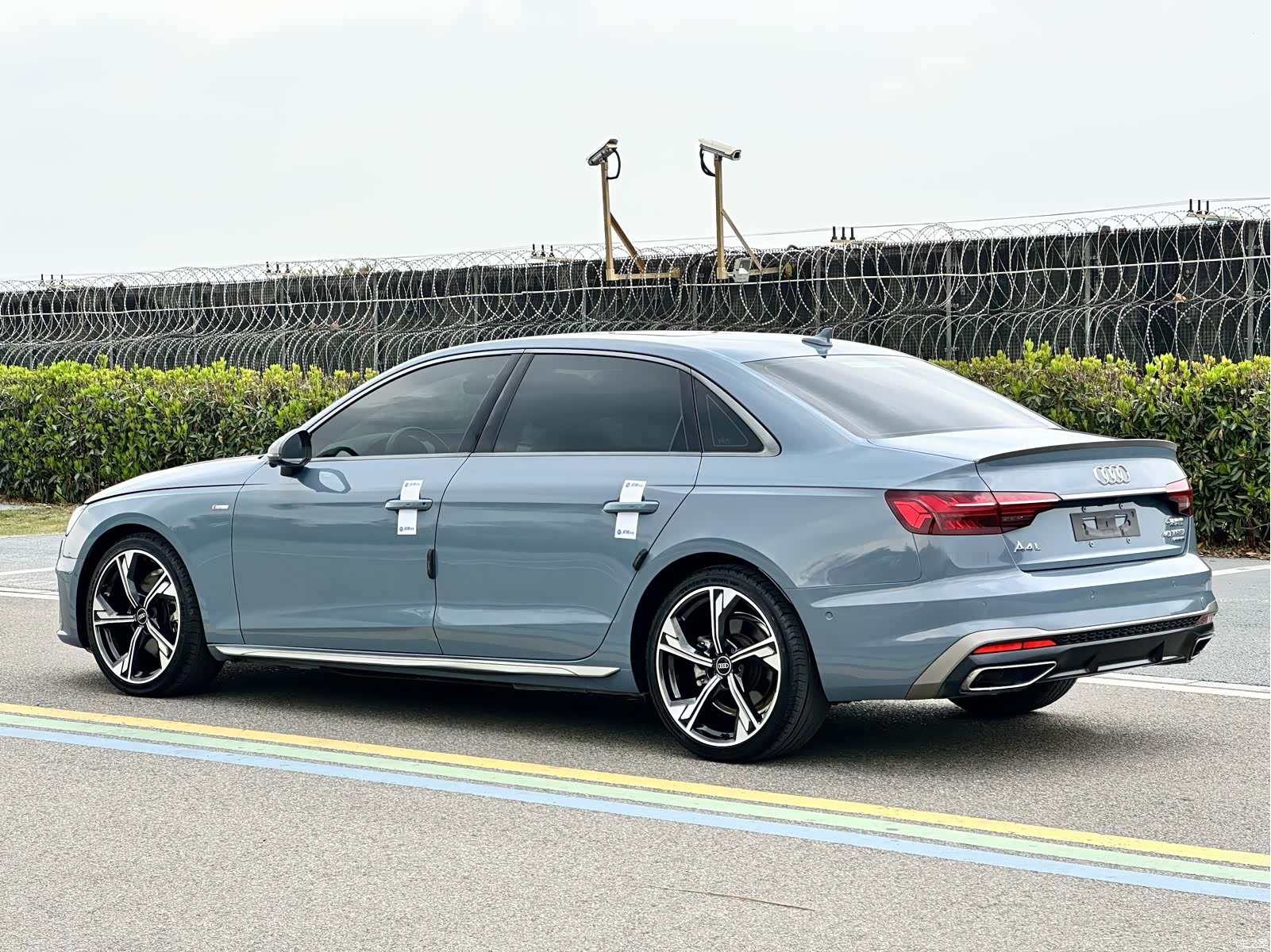 Audi A4L, 2022 все фото