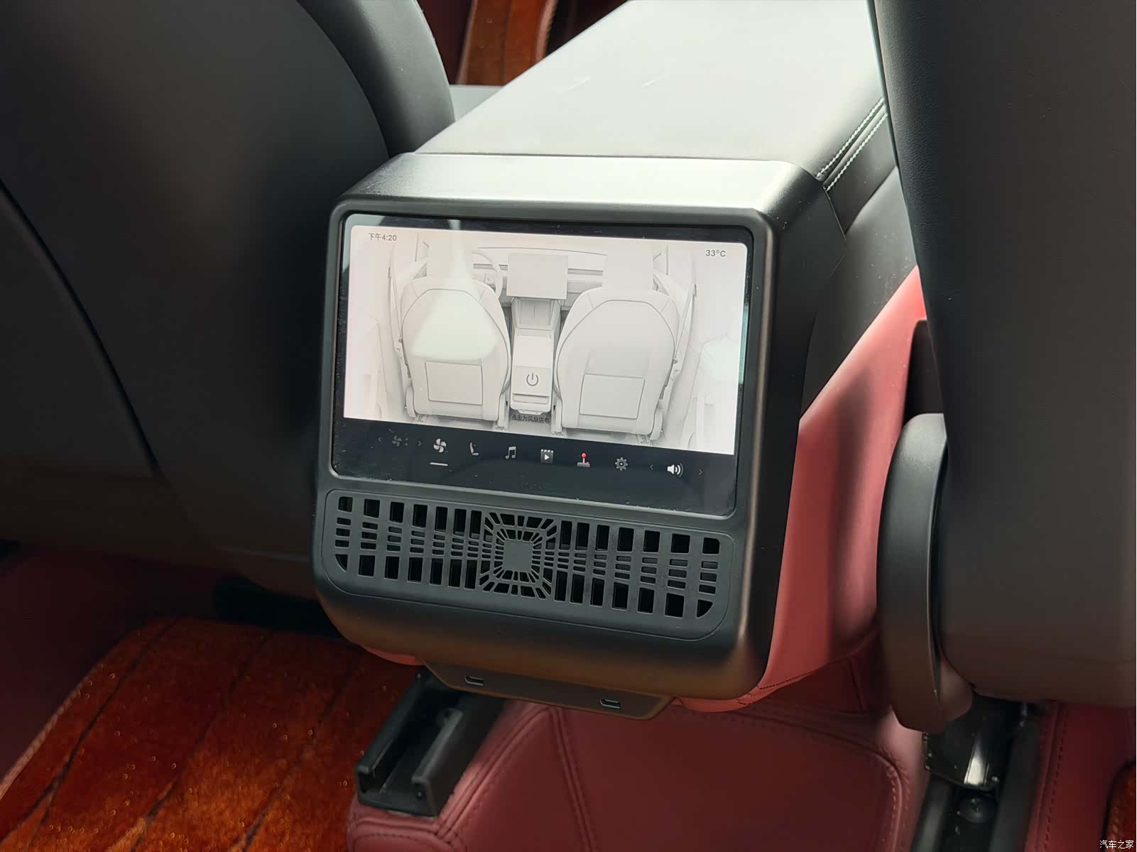 Tesla Model Y, 2025 12