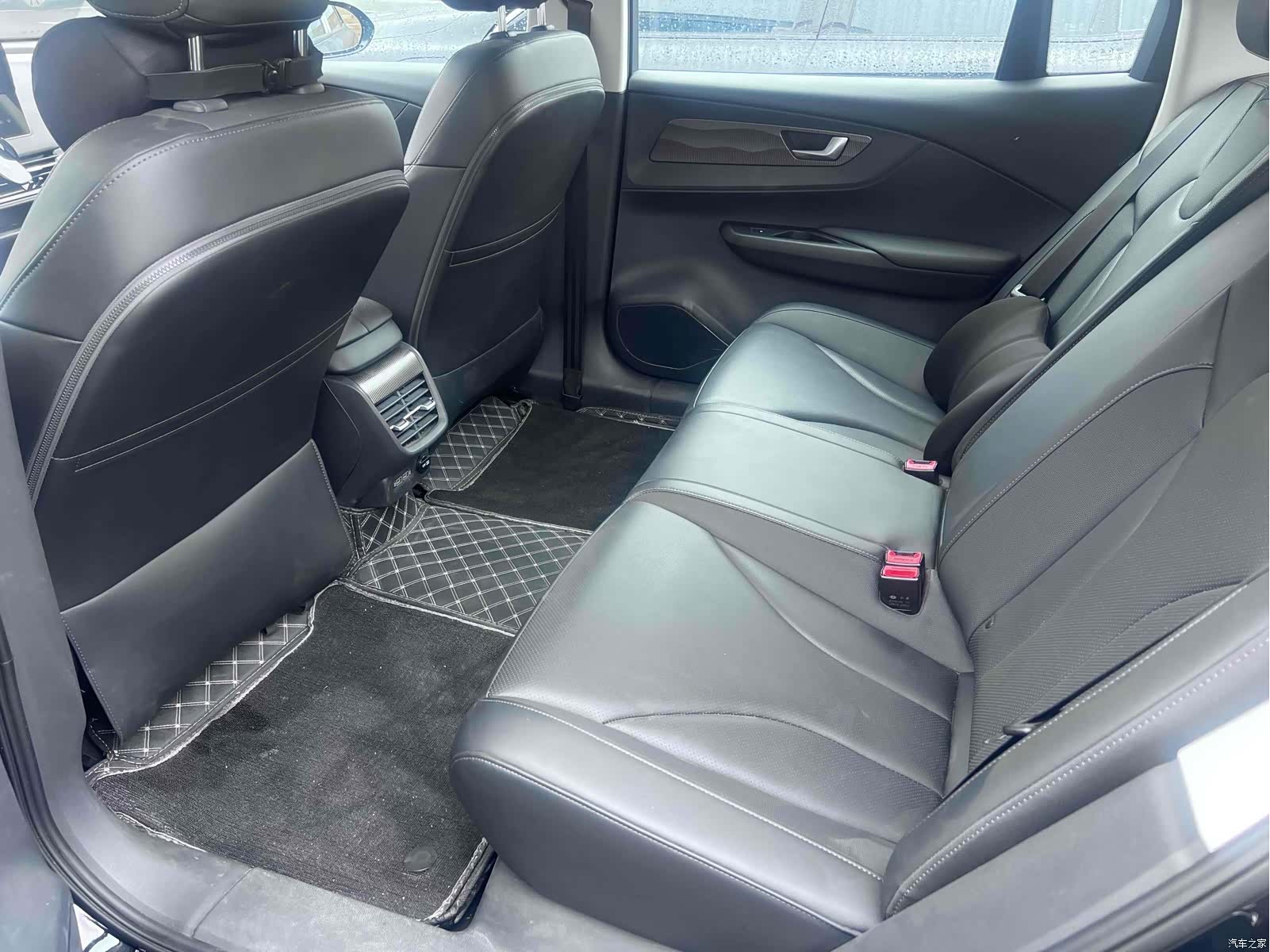 Hongqi QM5, 2024 10