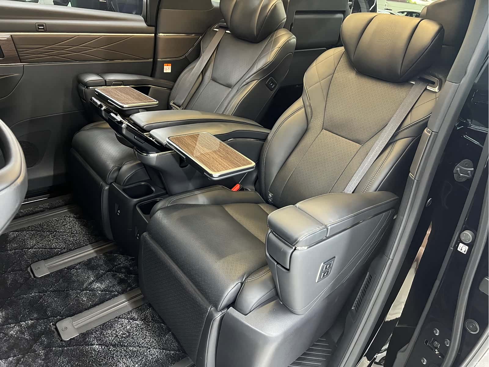 Toyota Alphard, 2024 12