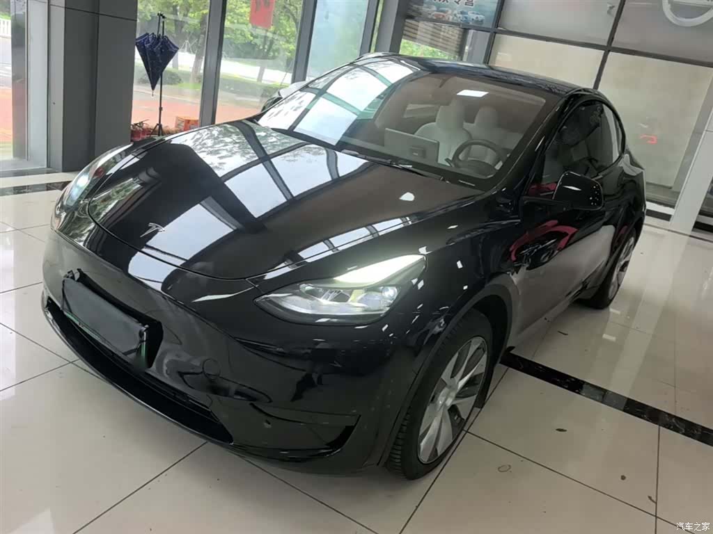 Tesla Model Y, 2023 1