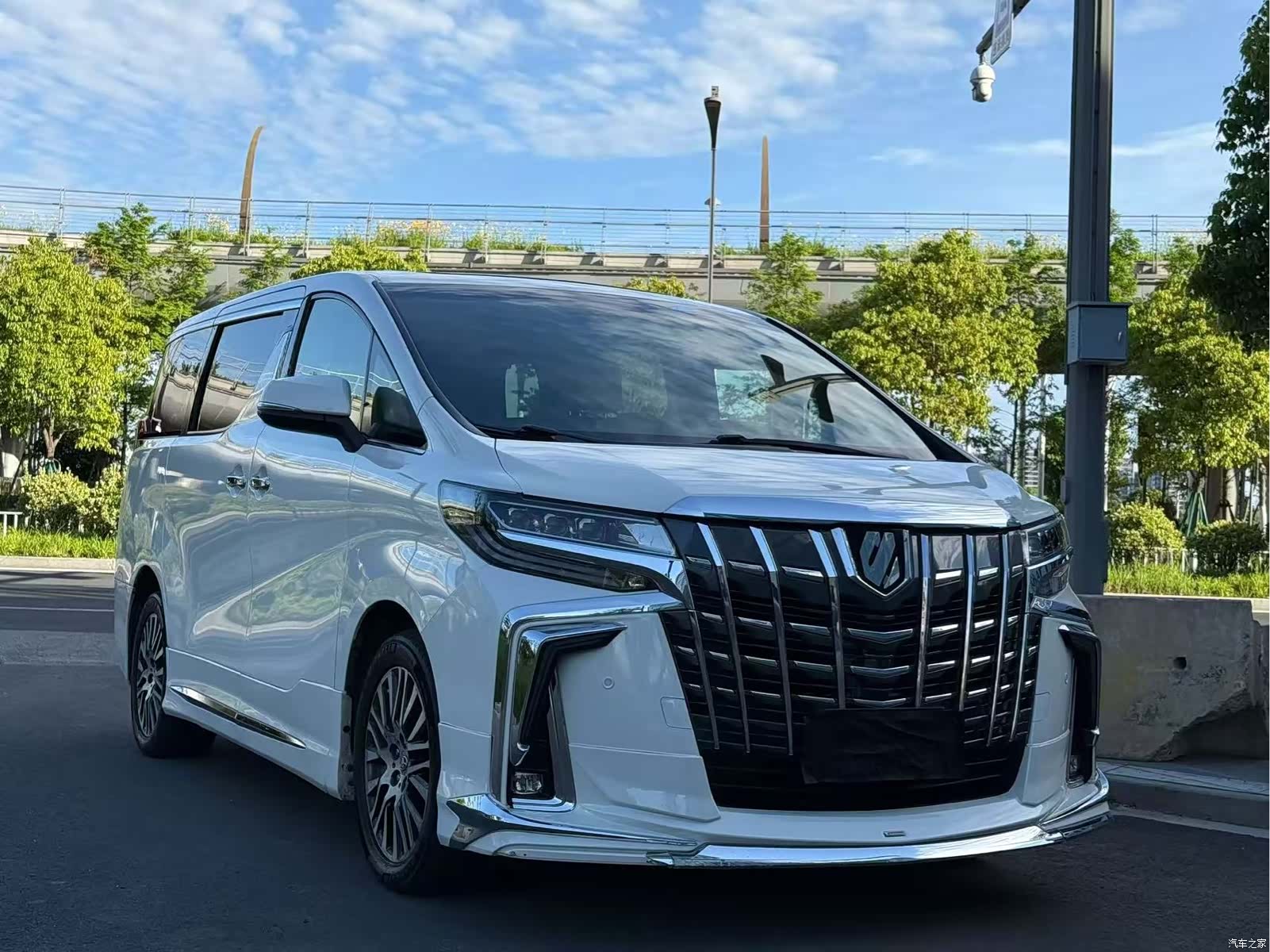 Toyota Alphard, 2017 3