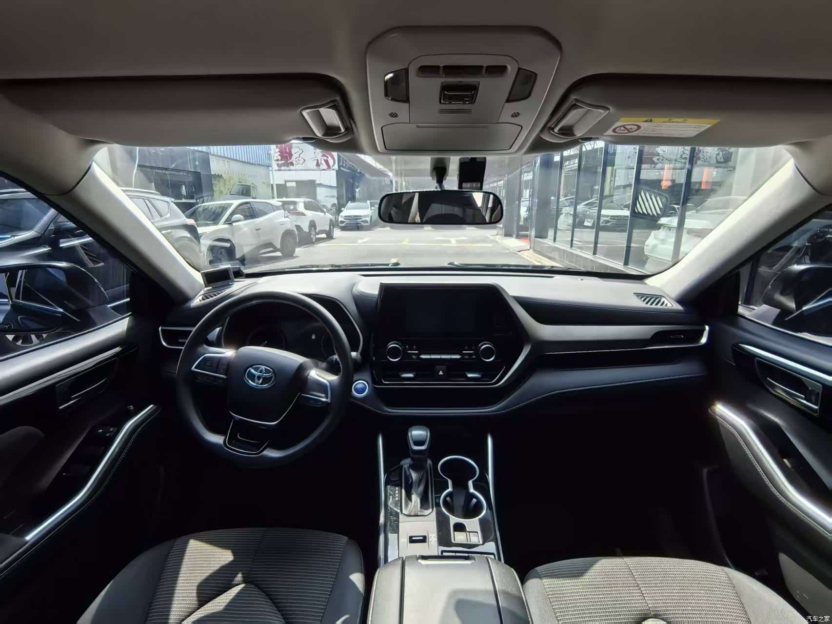 Toyota Highlander, 2022 все фото