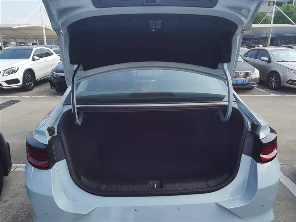 Geely Emgrand L HiP Geely Emgrand L HiP