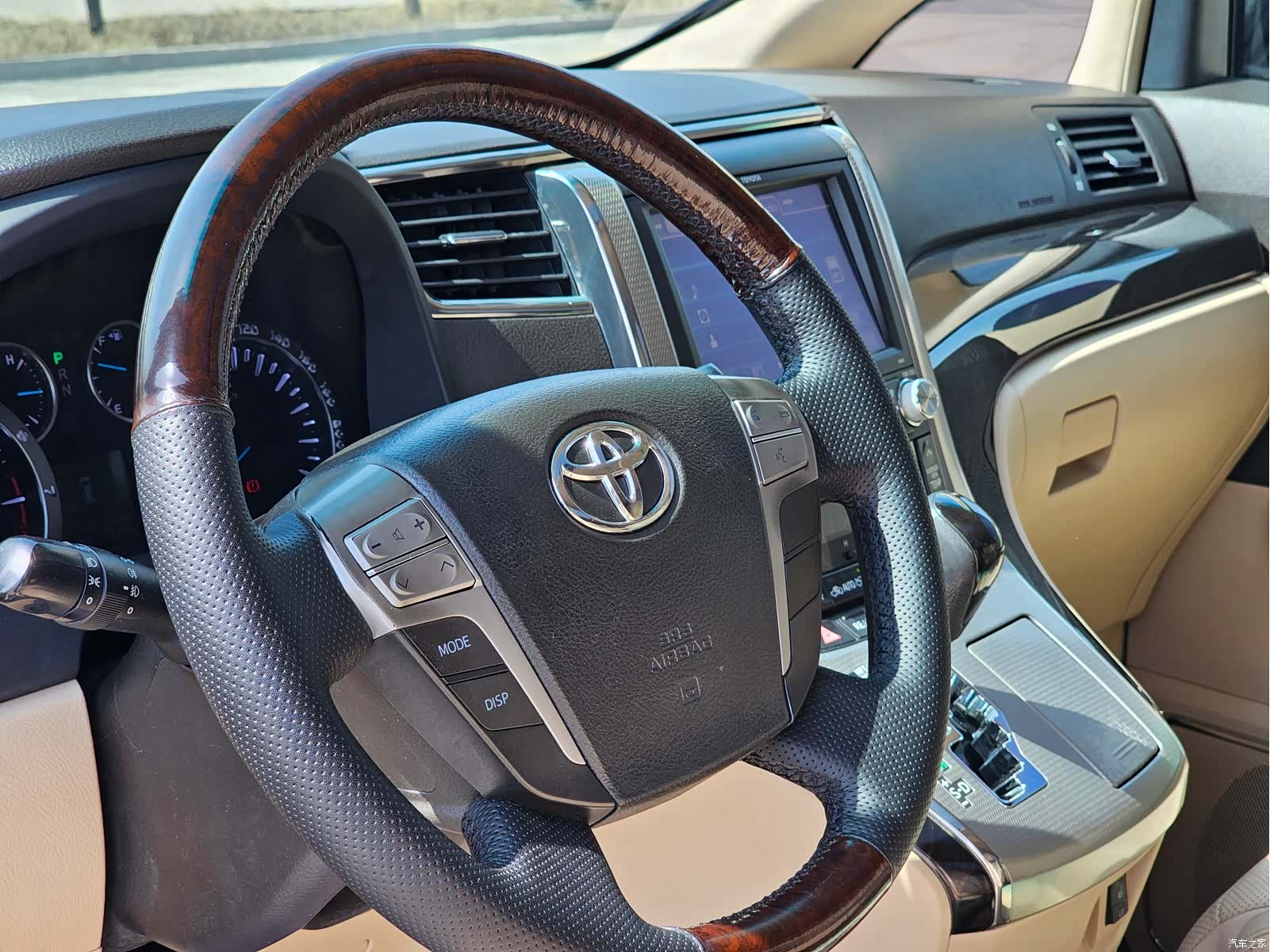 Toyota Alphard, 2012 20