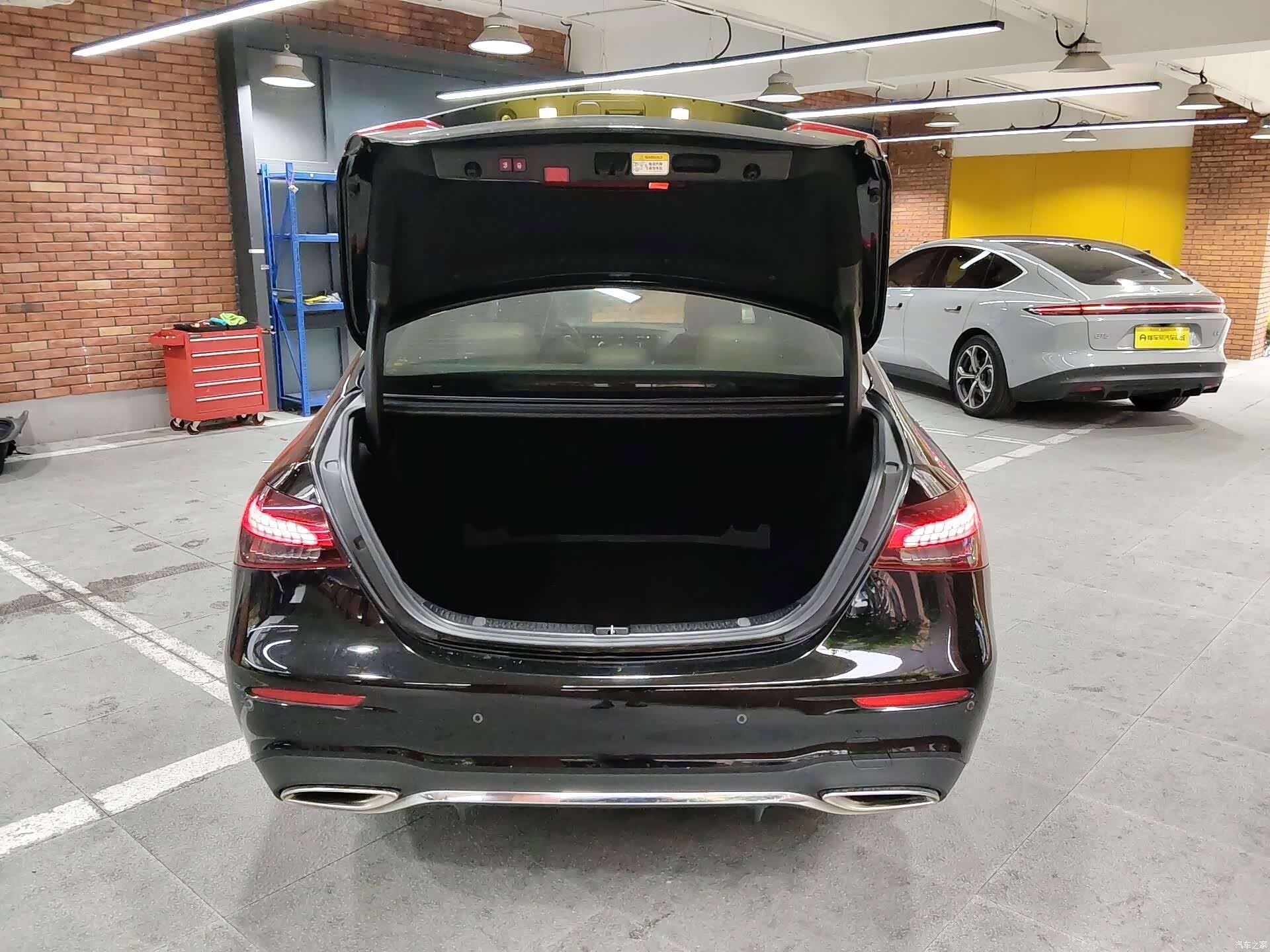 Mercedes-Benz E-Class, 2022 18