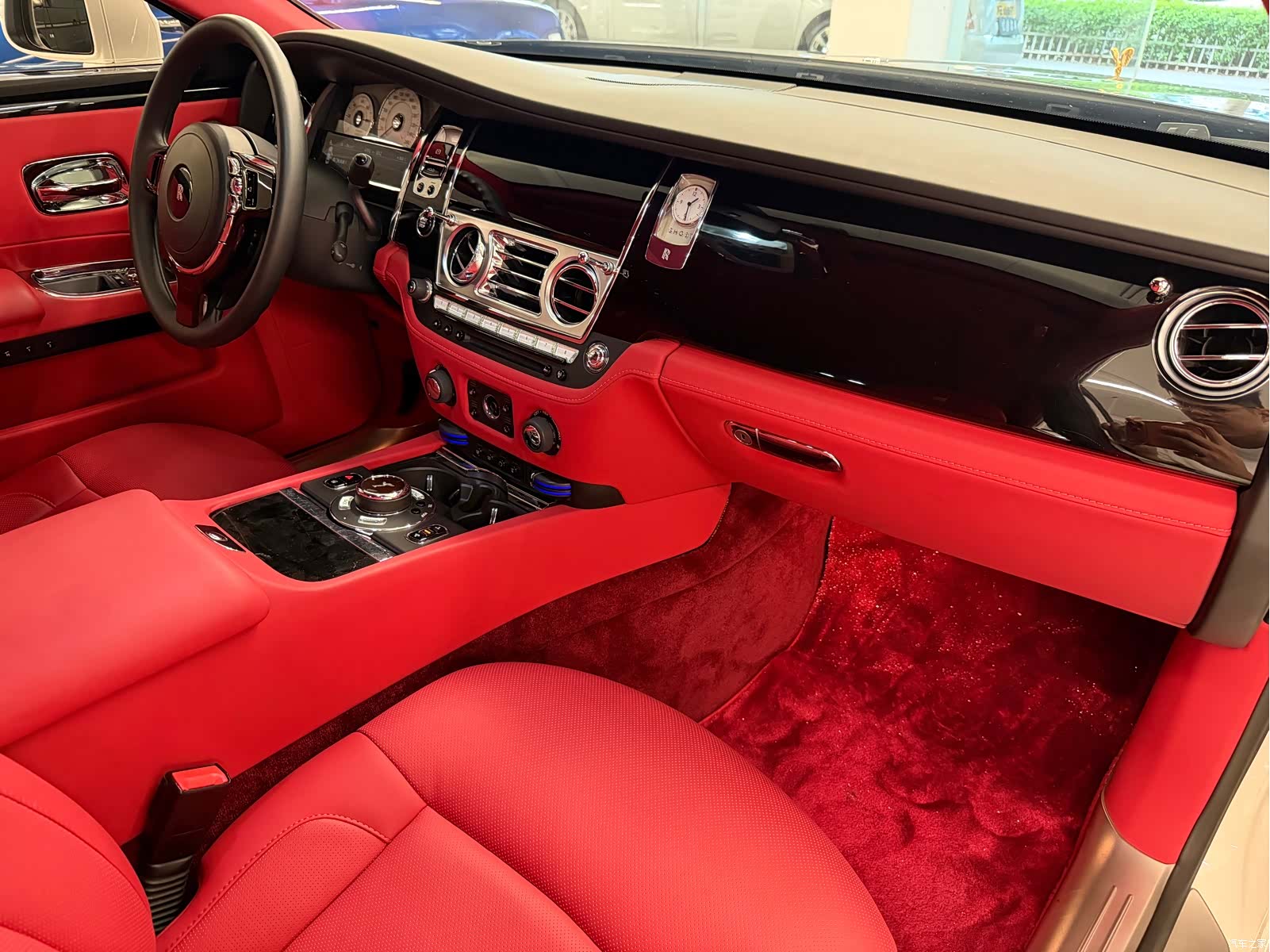 Rolls-Royce Ghost, 2013 все фото