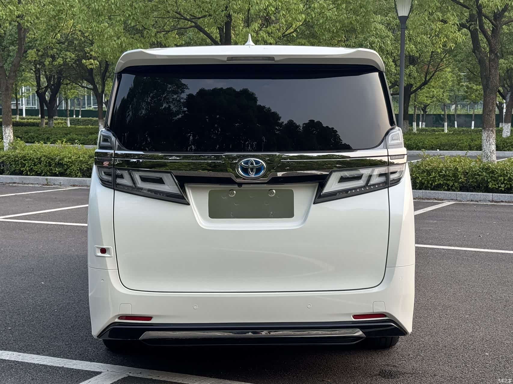 Toyota Vellfire, 2022 все фото