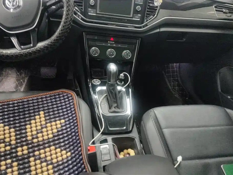 Volkswagen T-ROC exploring Songs