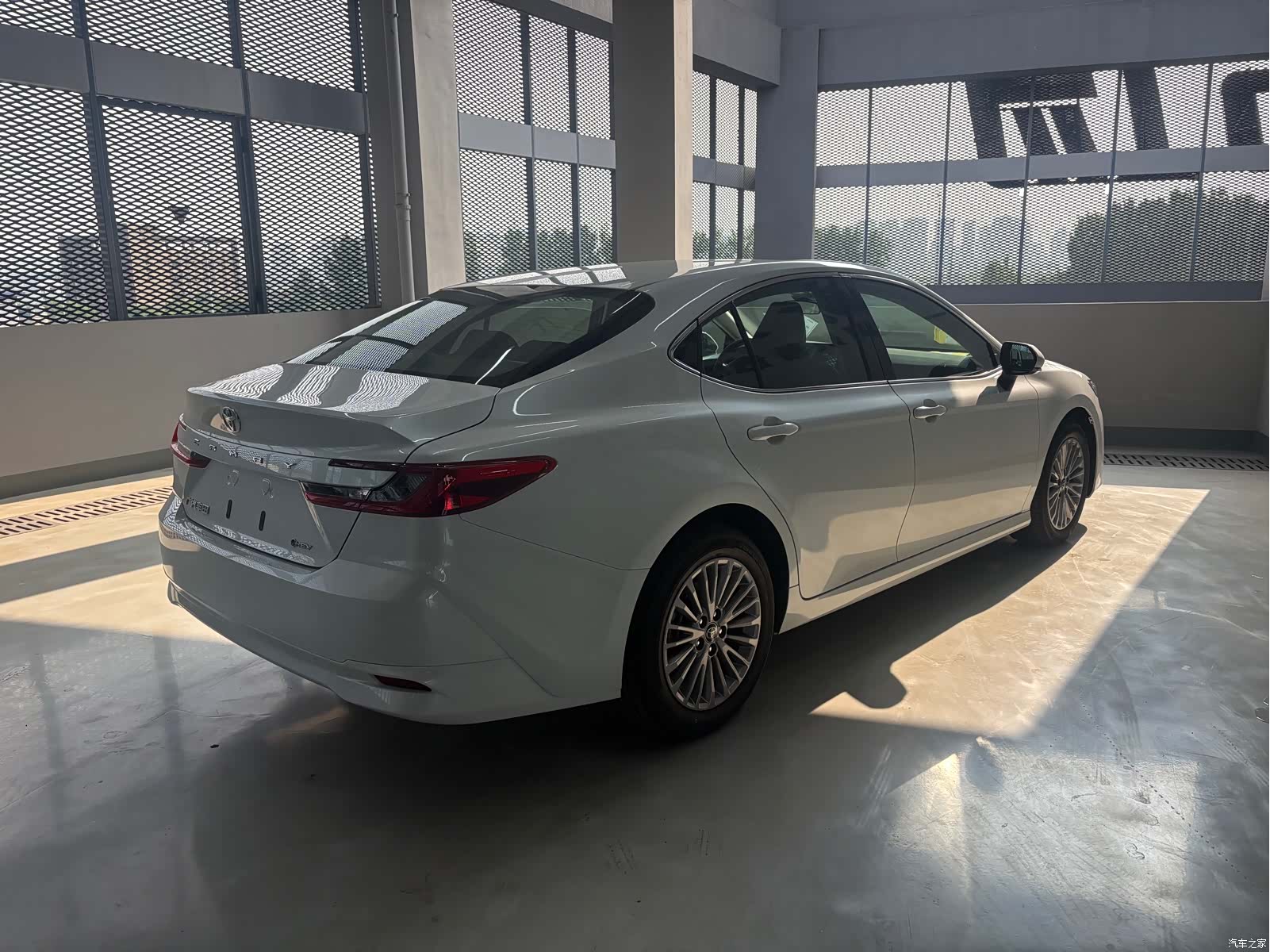 Toyota Camry, 2026 13