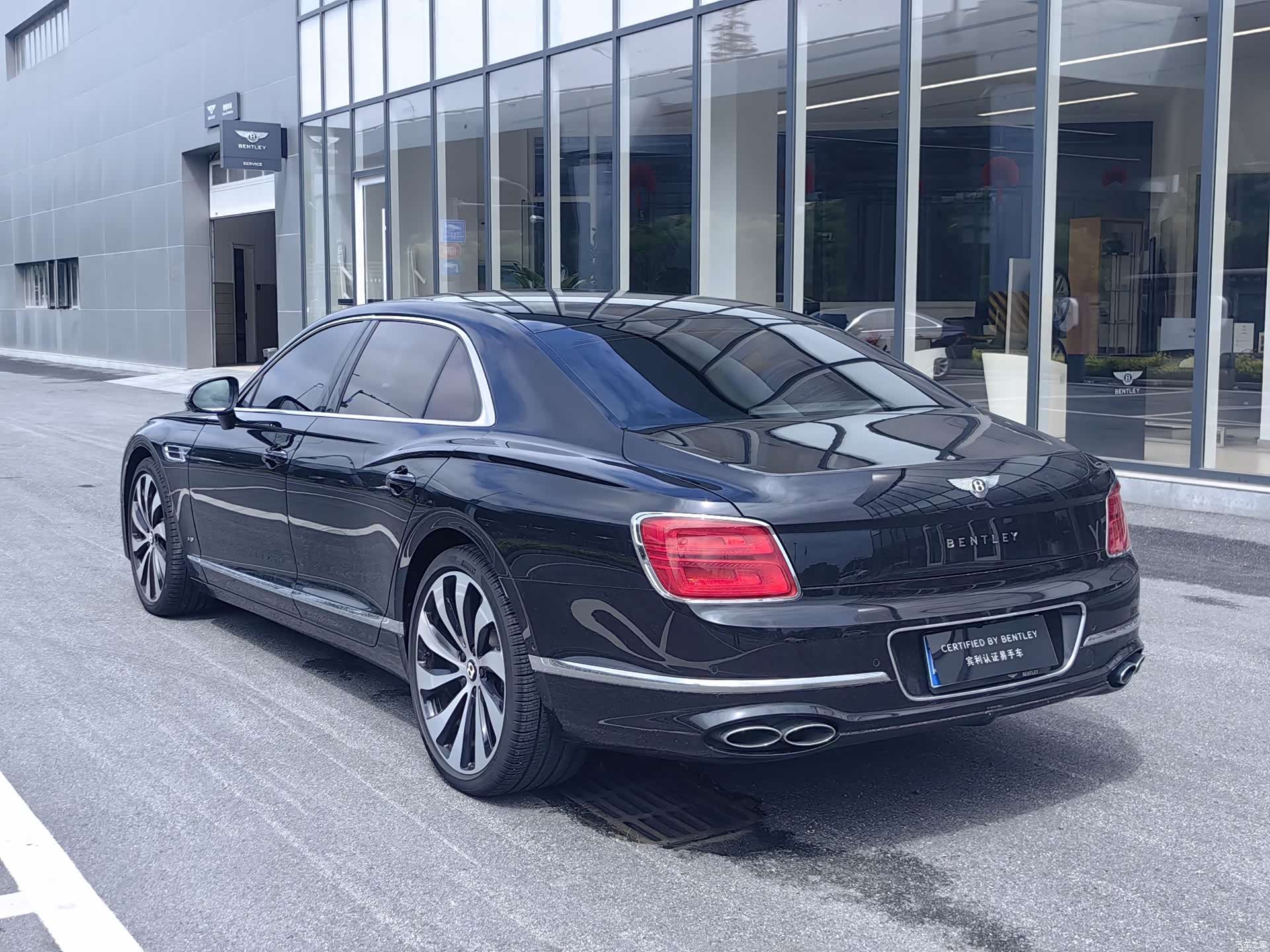 Bentley Flying Spur, 2023 7