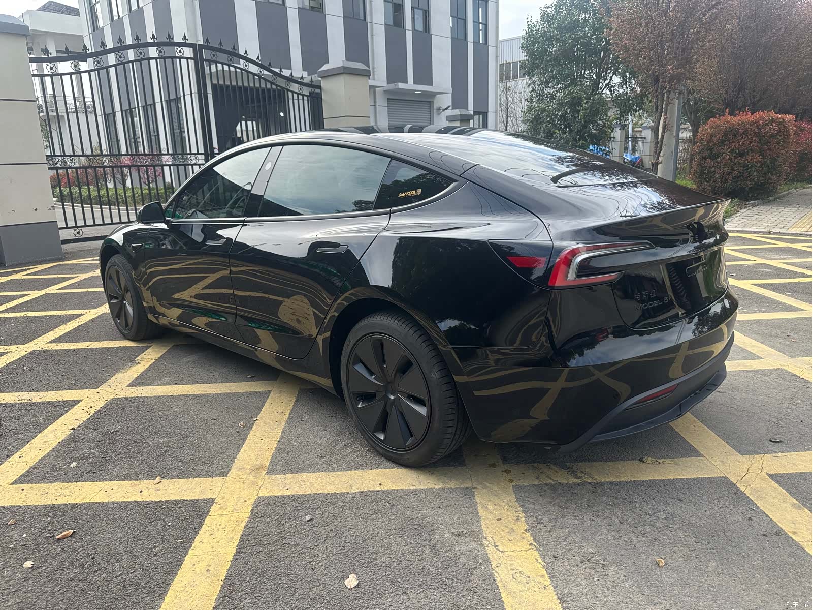 Tesla Model 3, 2025 все фото