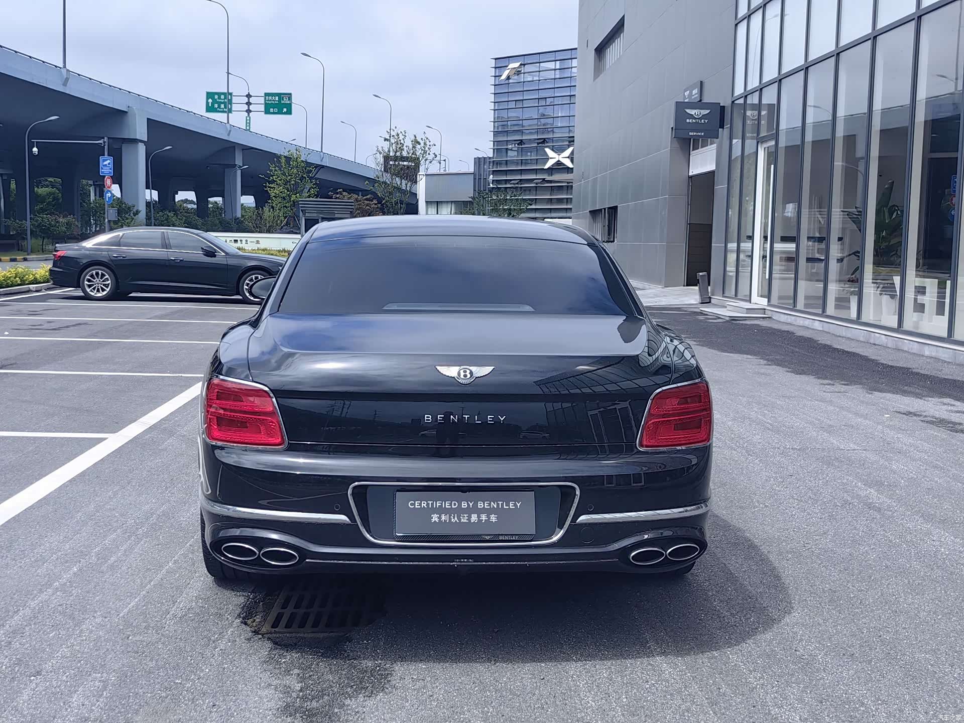 Bentley Flying Spur, 2023 6