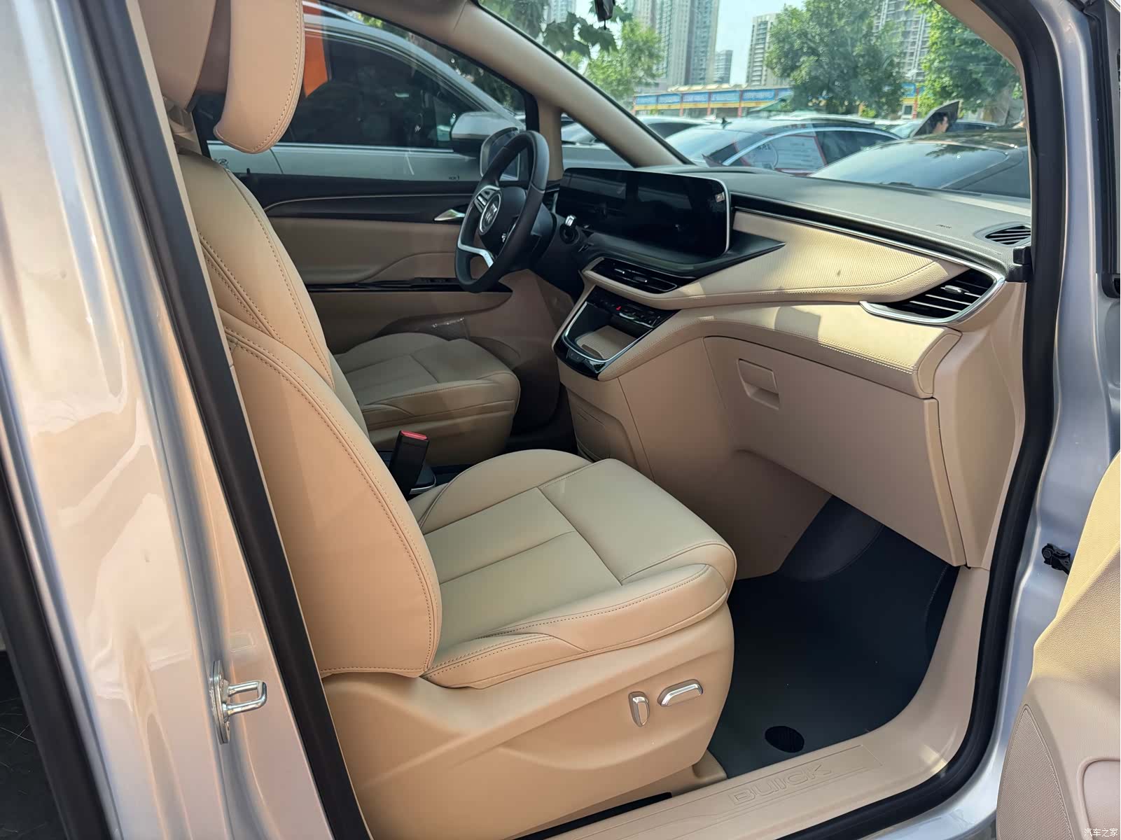 Buick GL8, 2025 11