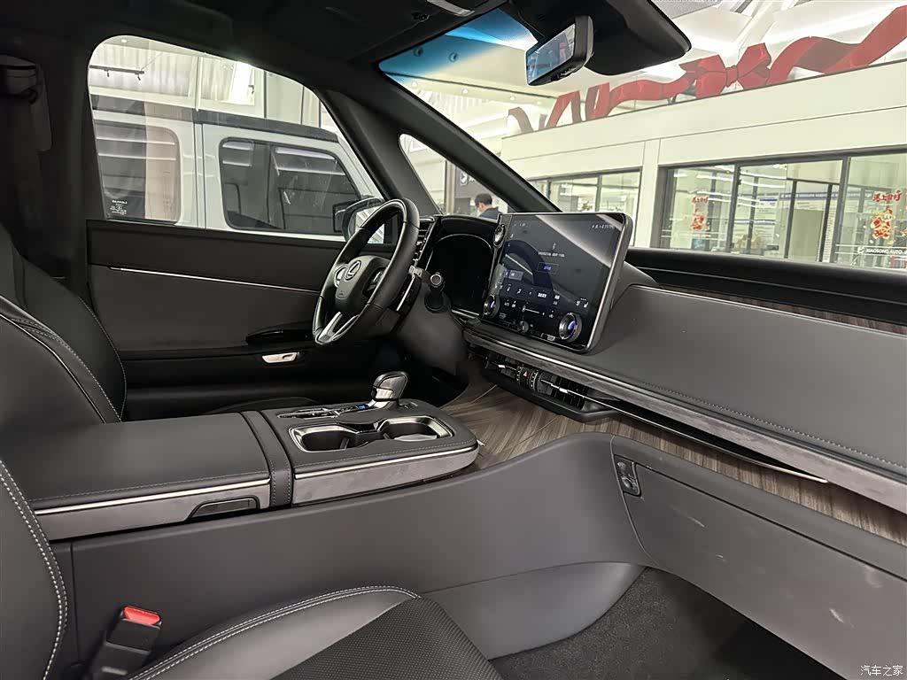 Lexus LM, 2024 17