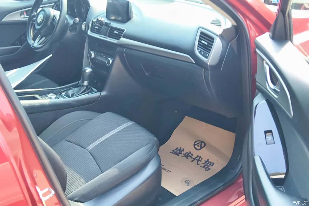 Mazda Mazda3, 2017 8
