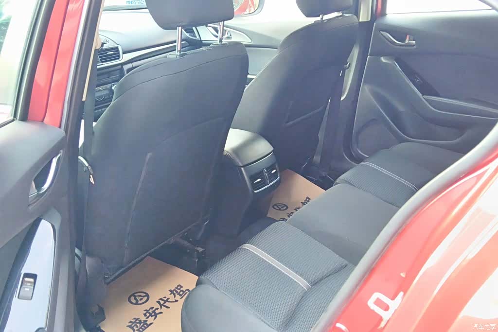 Mazda Mazda3, 2017 11