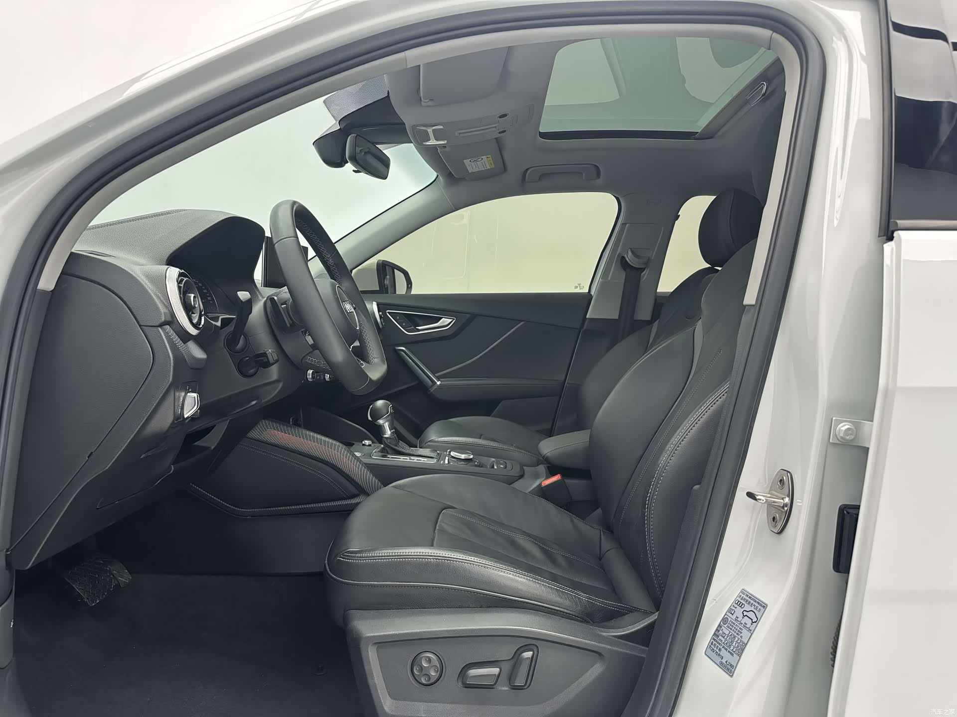 Audi Q2L, 2022 все фото