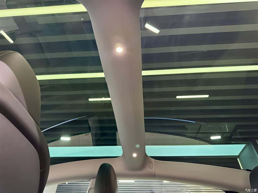 Tesla Model 3, 2024 27