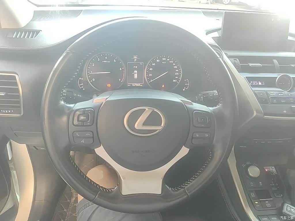 Lexus NX, 2017 11