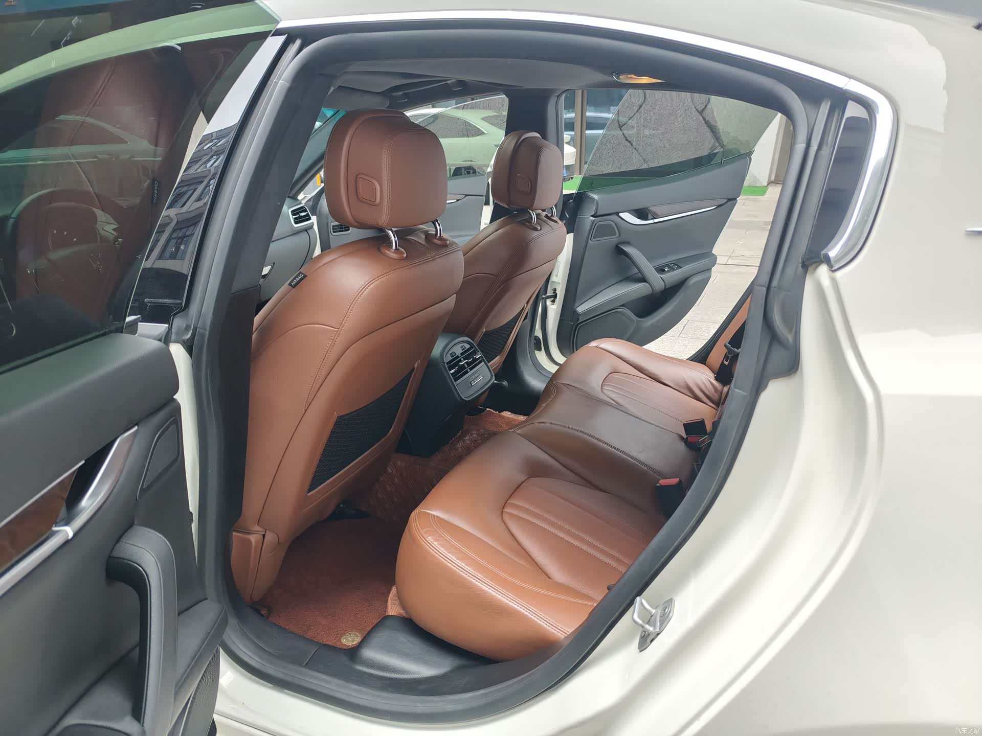 Maserati Ghibli, 2015 10
