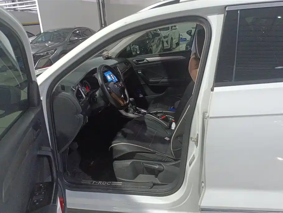 Volkswagen T-ROC exploring Songs