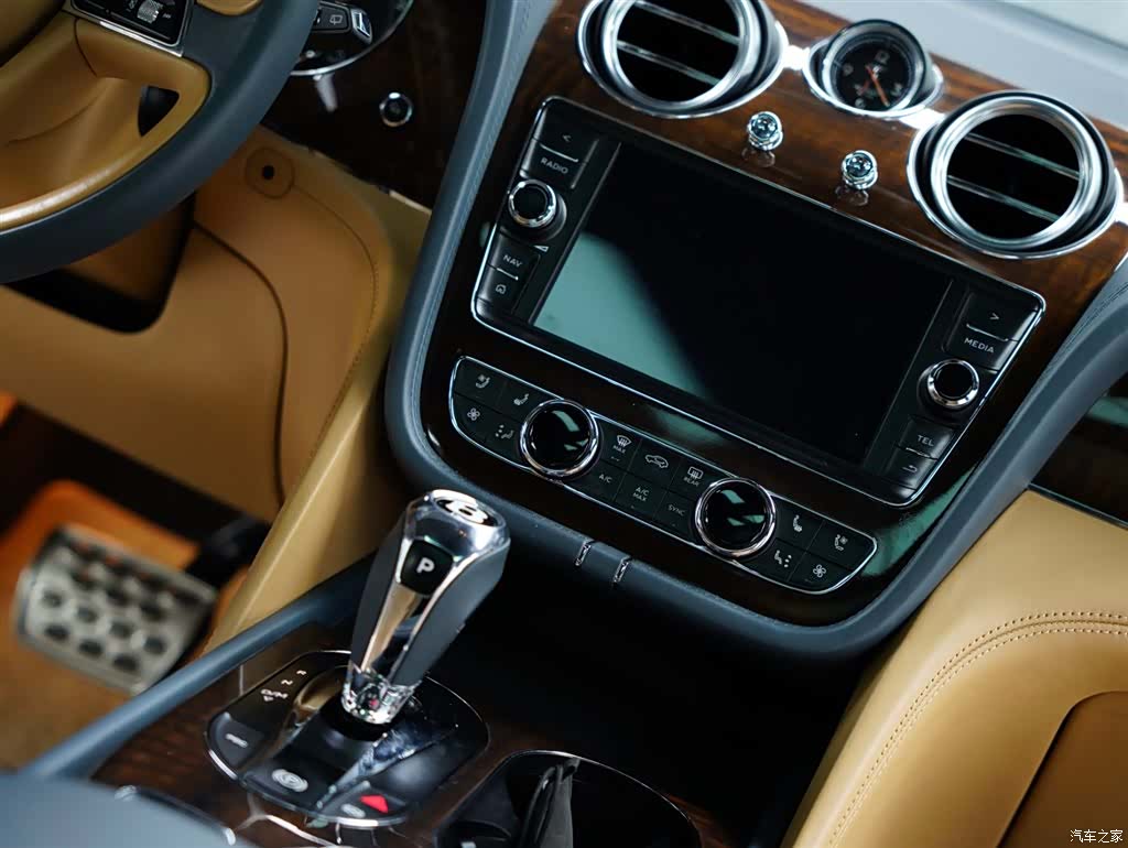 Bentley Bentayga, 2017 55