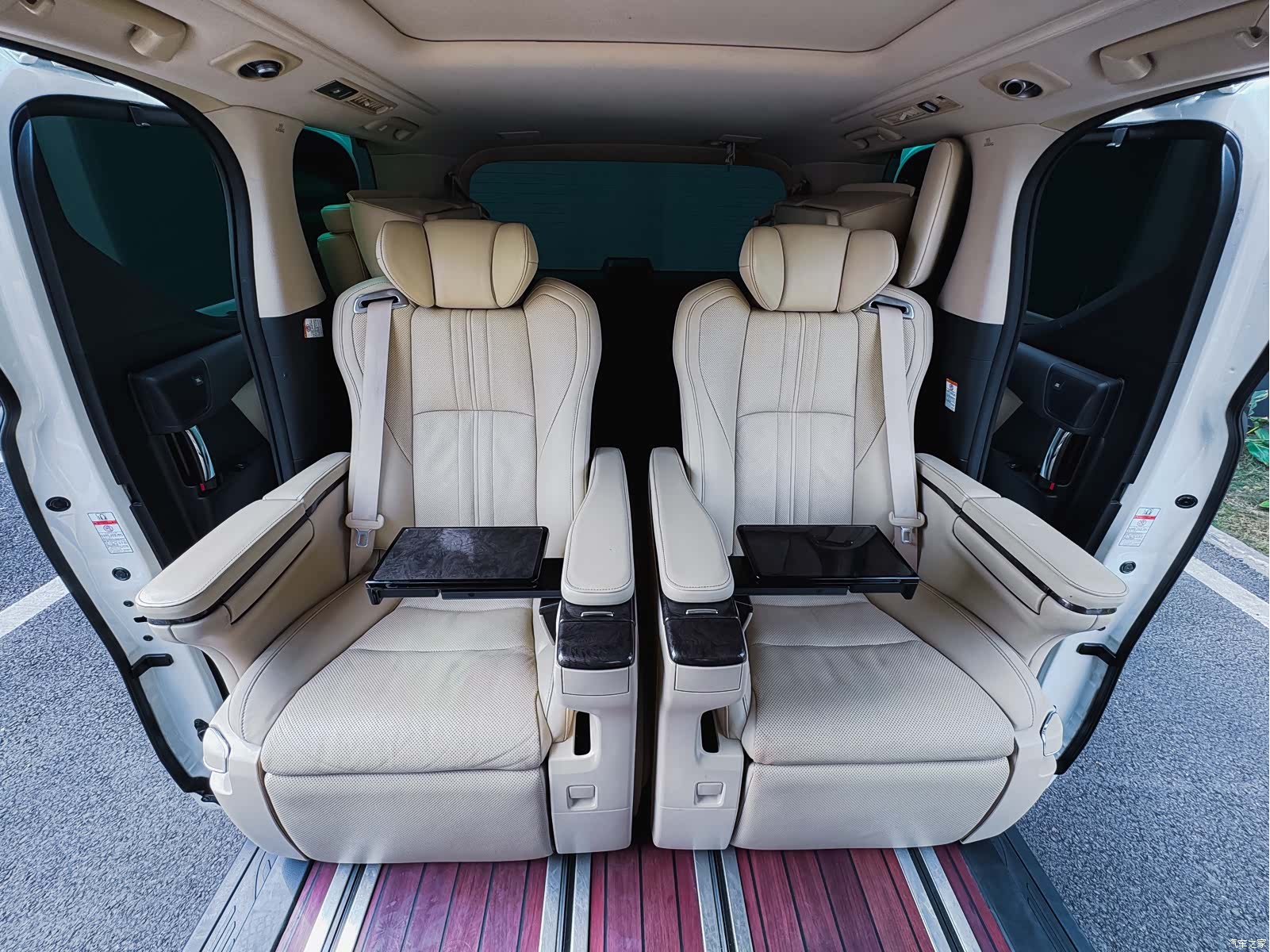 Toyota Alphard, 2019 11