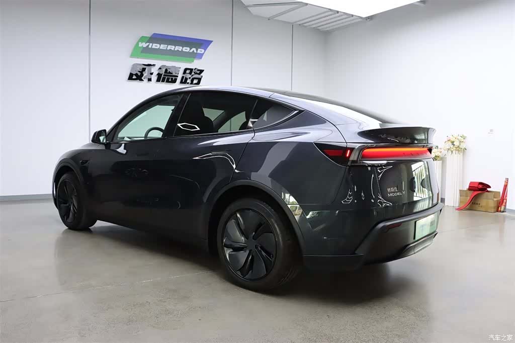 Tesla Model Y, 2025 все фото