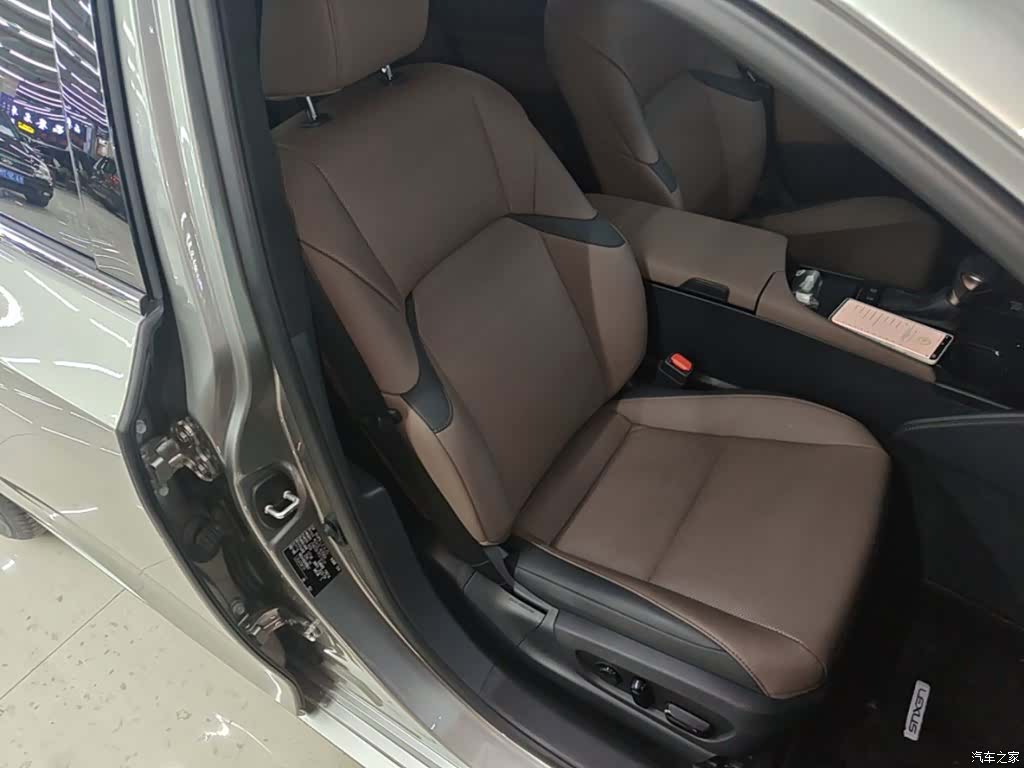 Lexus ES, 2023 25