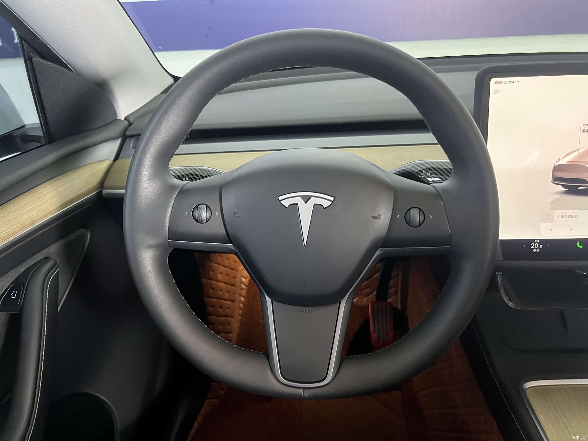 Tesla Model Y, 2023 19