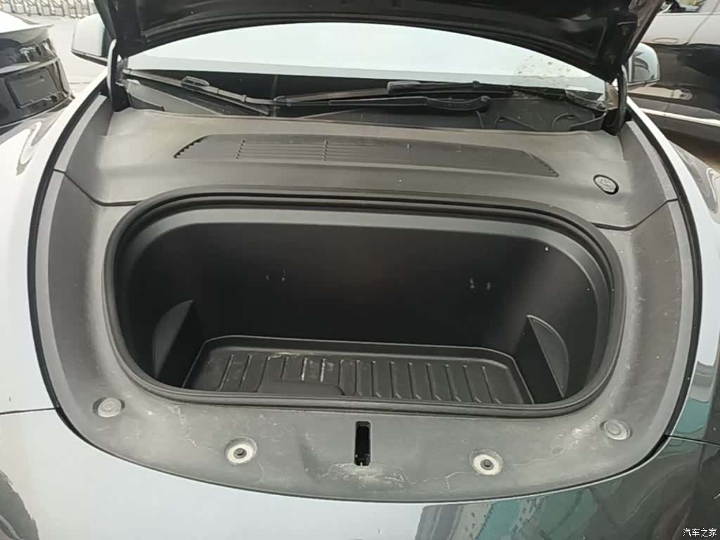Tesla Model Y, 2024 20