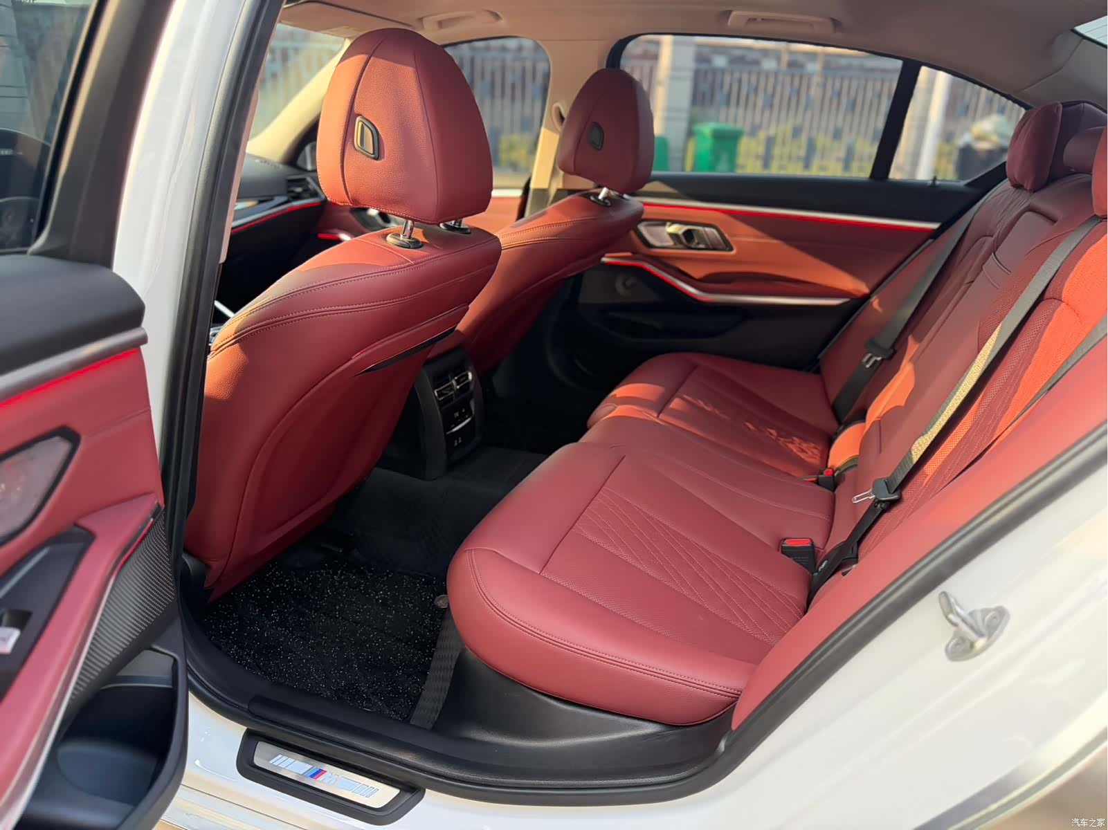 BMW 3 Series, 2023 все фото