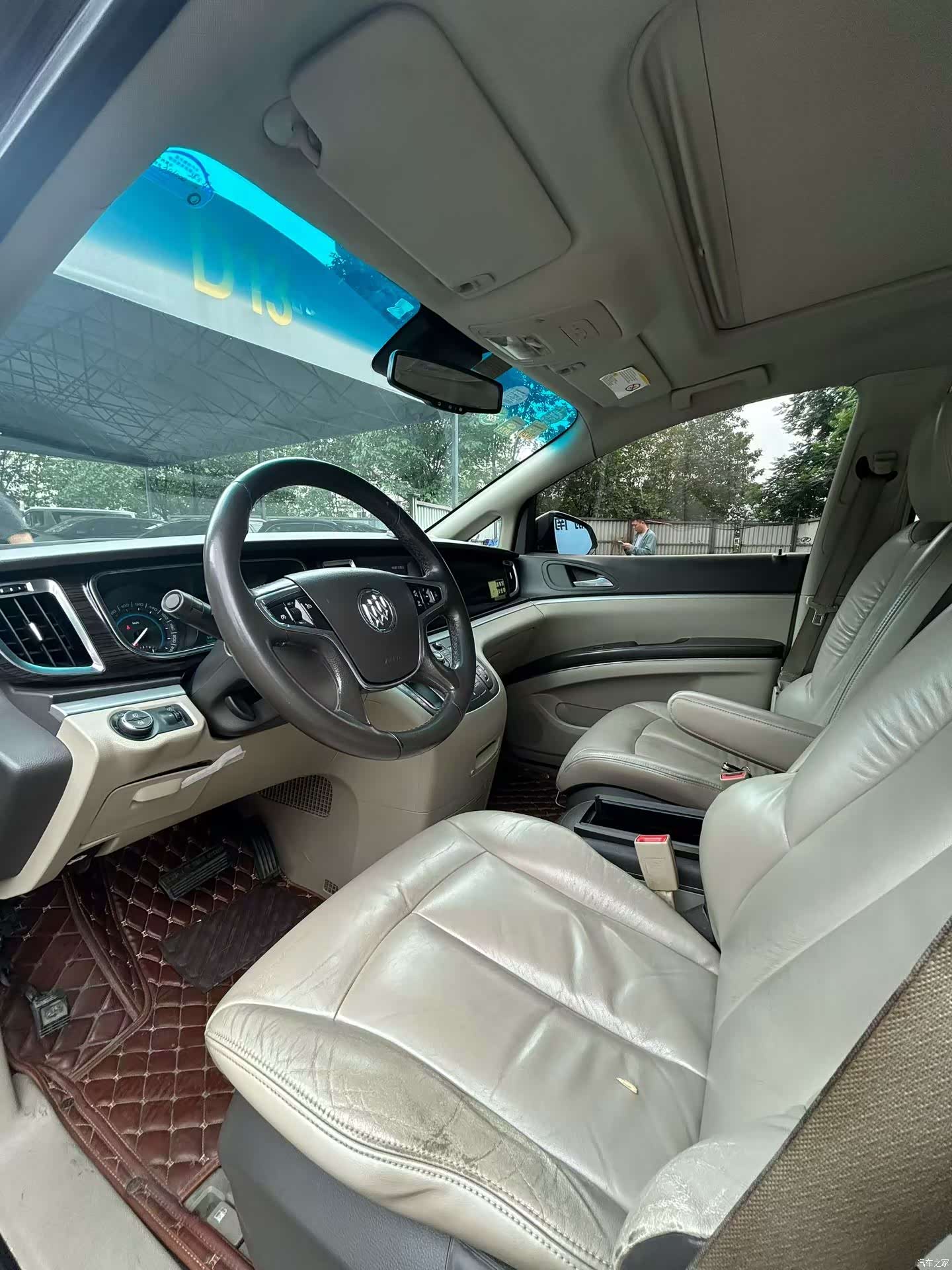 Buick GL8, 2013 9
