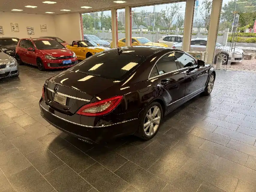 Mercedes-Benz CLS Mercedes-Benz CLS